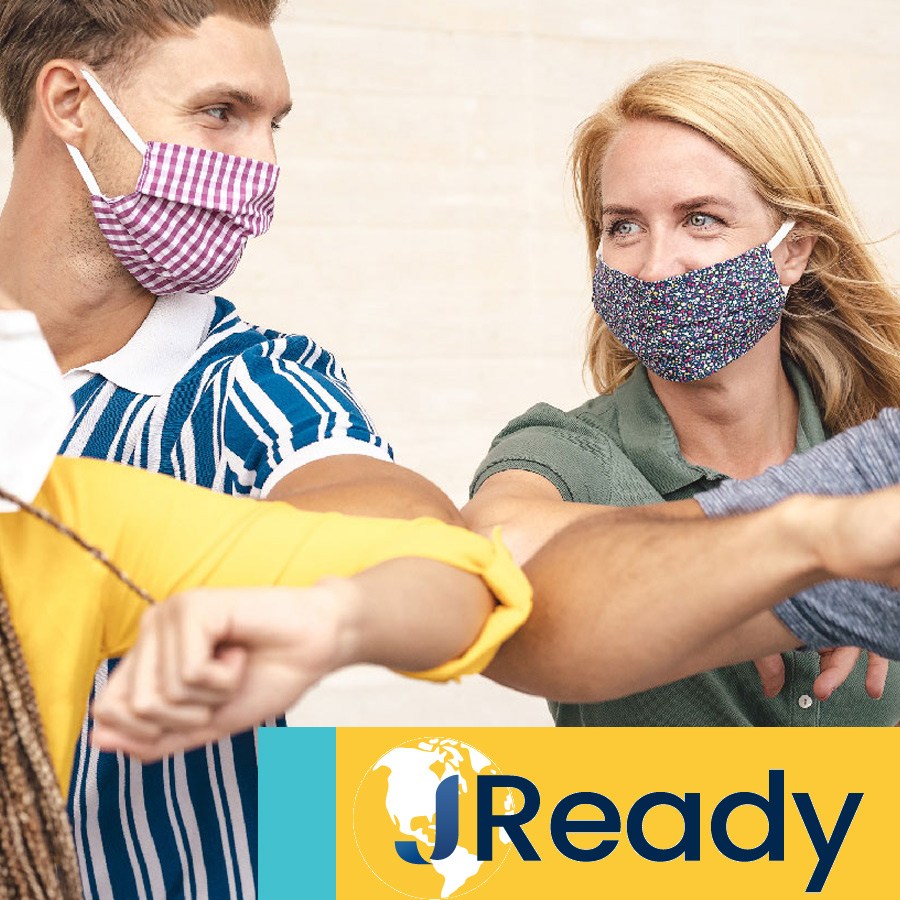 שני אנשים עוטים מסכות עם לוגו של מיזם JREADY