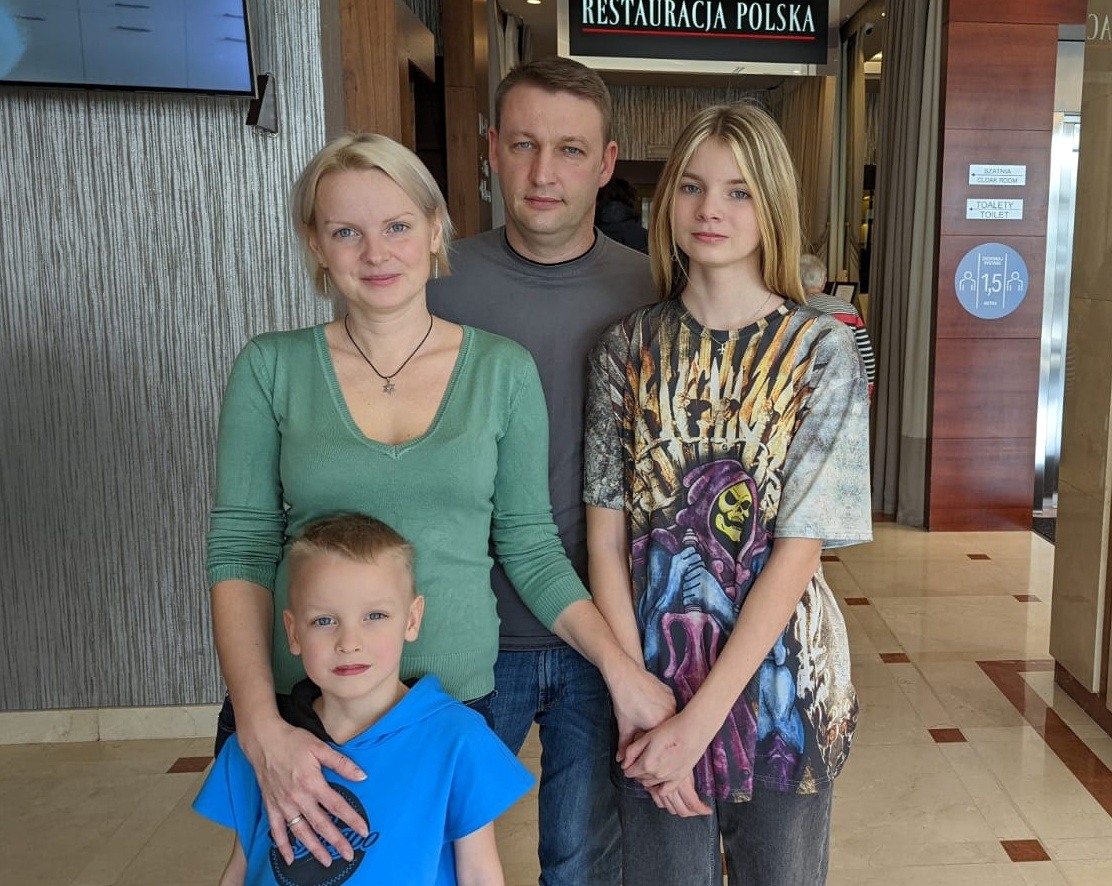 משפחת פוריס מאוקראינה במלון בורשה, פולין