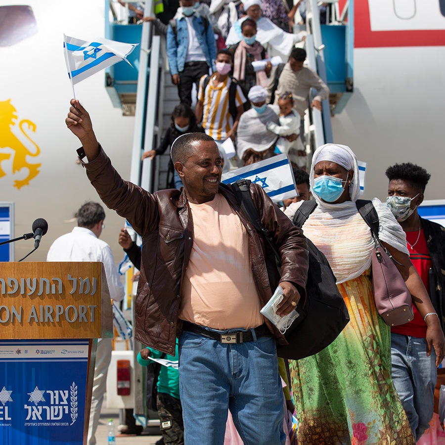 עולים מאתיופיה בטיסת הבכורה של מבצע צור ישראל 2