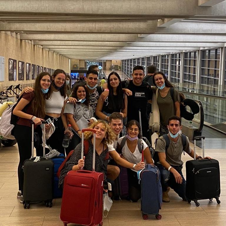 Young Israeli Shlichim arrive in California
