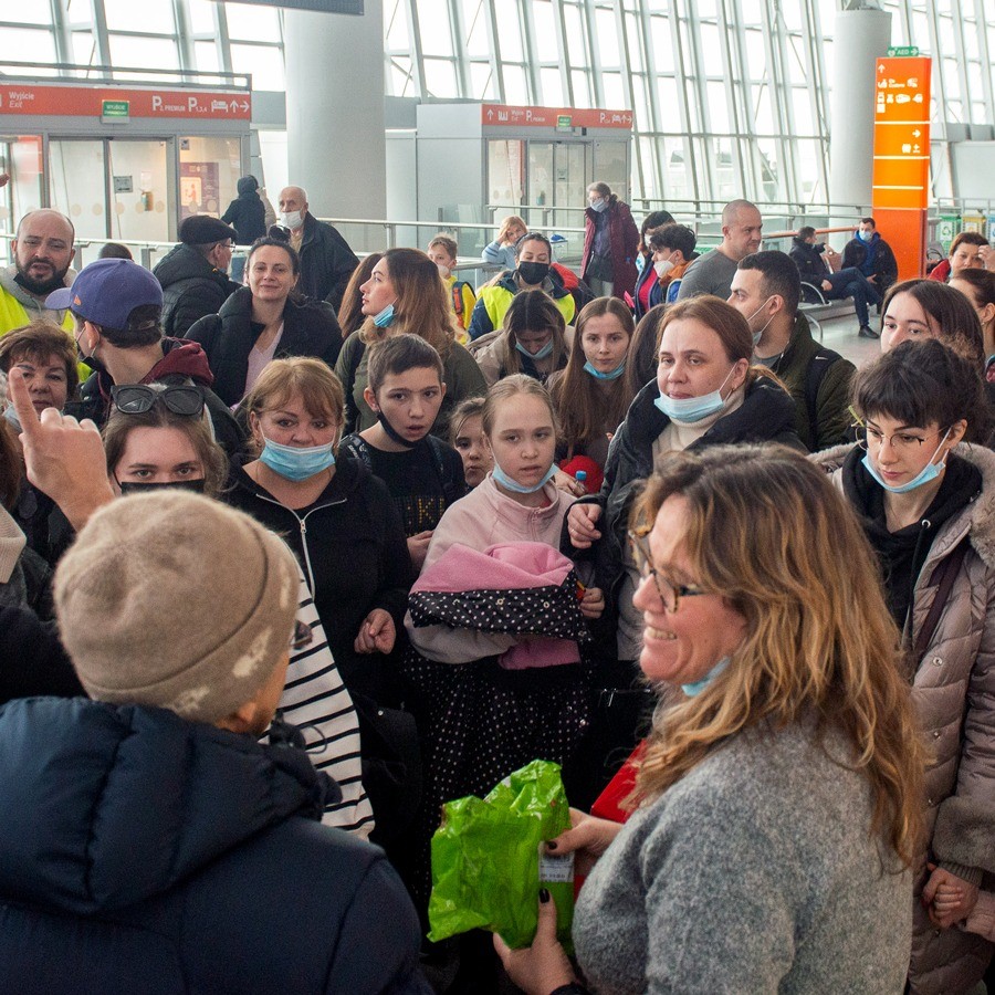 Jewish Agency CEO Amira Ahronoviz visits refugees