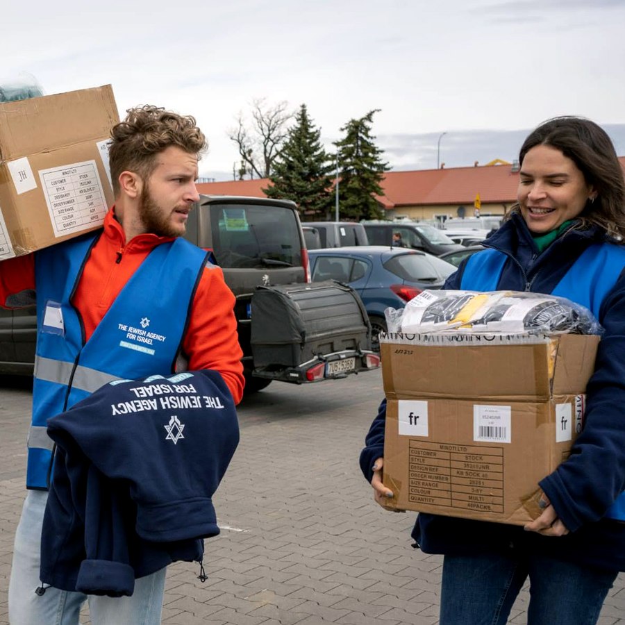 Andri on the ground helping Jewish Agency efforts