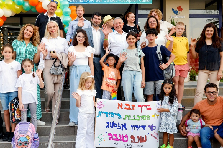 Chairman of The Jewish Agency Major General (Res.) Doron Almog with olim who immigrated to Israel this year from around the world.