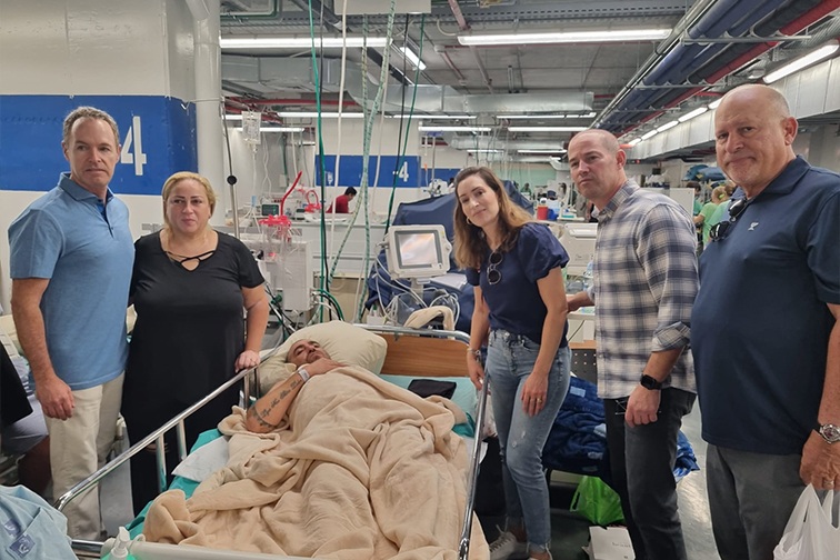 Arizona lay leaders visit a wounded Israeli in the hospital