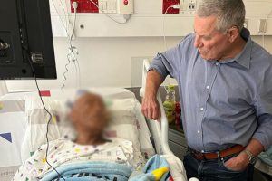 Chairman Doron Almog visits an injured policeman