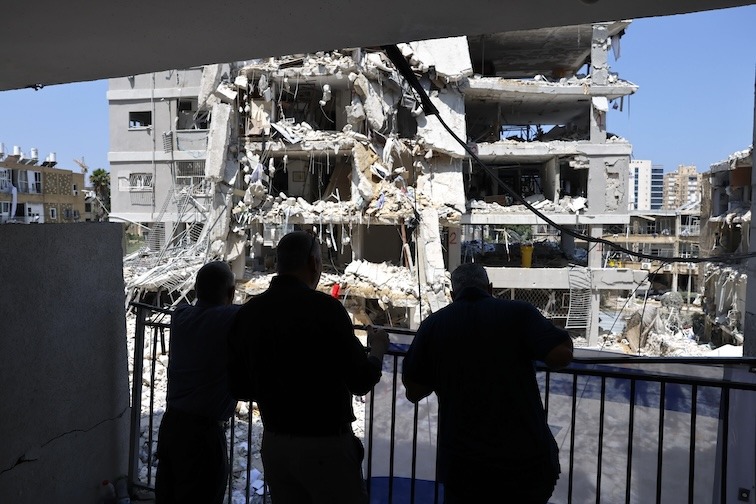Building hit by Iranian missiles