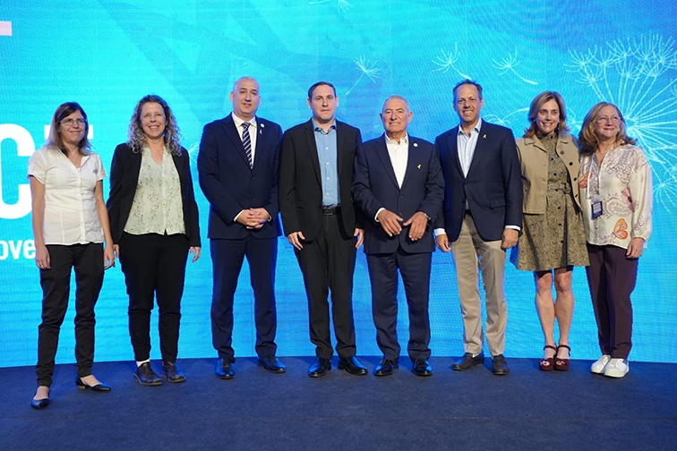 leadership from The Jewish Agency, the Class Action Foundation and the Administrator General